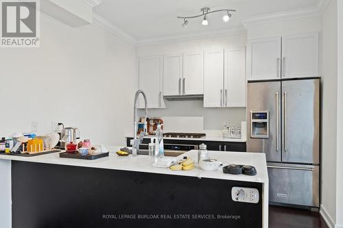 11 - 4080 Parkside Village Drive, Mississauga, ON - Indoor Photo Showing Kitchen