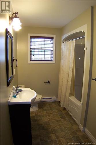 106-108 Parkdale Drive, Moncton, NB - Indoor Photo Showing Bathroom