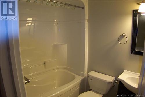 106-108 Parkdale Drive, Moncton, NB - Indoor Photo Showing Bathroom