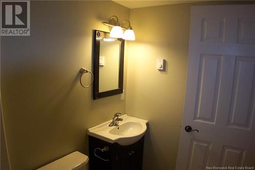 106-108 Parkdale Drive, Moncton, NB - Indoor Photo Showing Bathroom