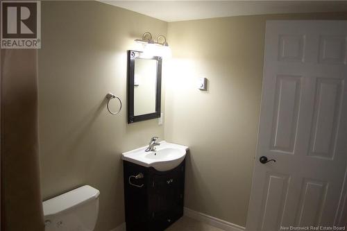 106-108 Parkdale Drive, Moncton, NB - Indoor Photo Showing Bathroom