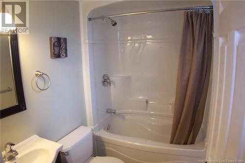 106-108 Parkdale Drive, Moncton, NB - Indoor Photo Showing Bathroom