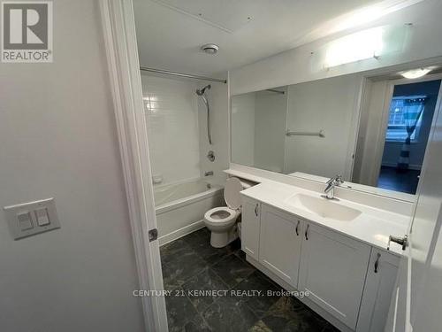 418 - 1070 Sheppard Avenue, Toronto, ON - Indoor Photo Showing Bathroom