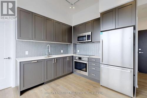 701 - 293 The Kingsway, Toronto, ON - Indoor Photo Showing Kitchen