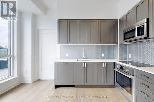 701 - 293 The Kingsway, Toronto, ON - Indoor Photo Showing Kitchen