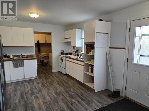 386 392 Elliott Street, Quesnel, BC - Indoor Photo Showing Kitchen