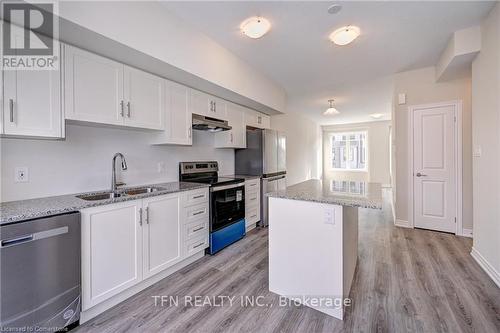 2 - 10 Birmingham Drive, Cambridge, ON - Indoor Photo Showing Kitchen With Double Sink With Upgraded Kitchen