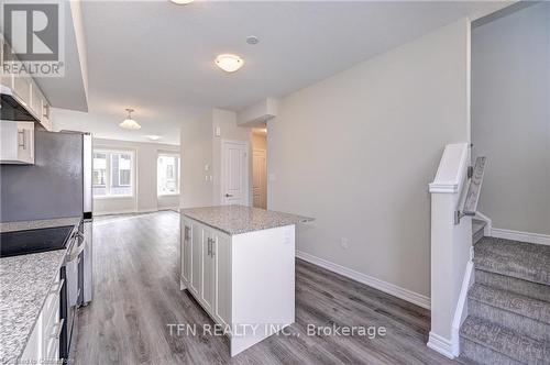 2 - 10 Birmingham Drive, Cambridge, ON - Indoor Photo Showing Kitchen