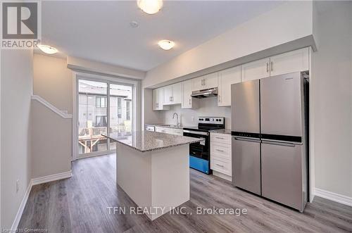 2 - 10 Birmingham Drive, Cambridge, ON - Indoor Photo Showing Kitchen With Upgraded Kitchen