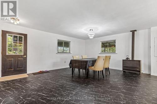 20527 Melbourne Road, Southwest Middlesex, ON - Indoor Photo Showing Dining Room