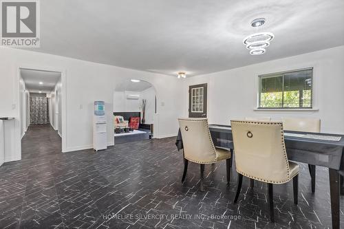 20527 Melbourne Road, Southwest Middlesex, ON - Indoor Photo Showing Dining Room