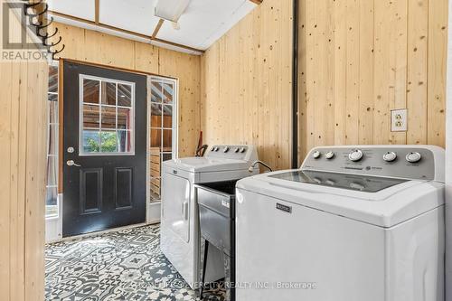 20527 Melbourne Road, Southwest Middlesex, ON - Indoor Photo Showing Laundry Room