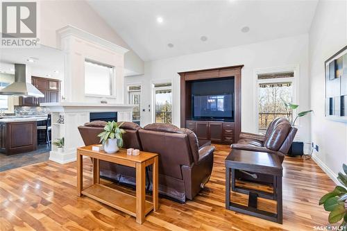 106 Mission Ridge, Aberdeen Rm No. 373, SK - Indoor Photo Showing Living Room