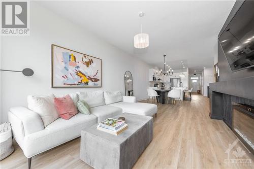 42 Riddell Street, Carleton Place, ON - Indoor Photo Showing Living Room