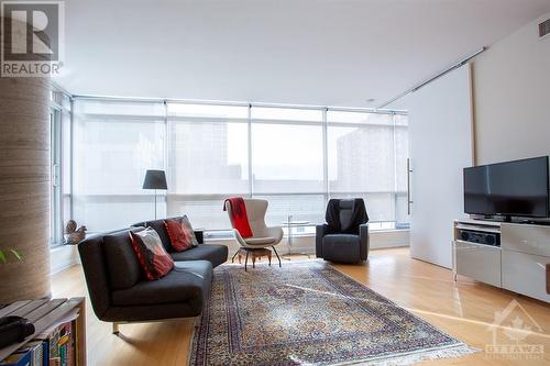 180 York Street Unit#301, Ottawa, ON - Indoor Photo Showing Living Room