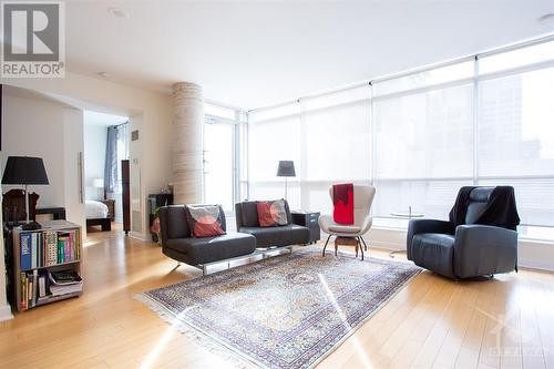 180 York Street Unit#301, Ottawa, ON - Indoor Photo Showing Living Room