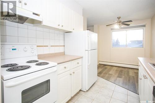 122 5 Columbia Drive, Saskatoon, SK - Indoor Photo Showing Kitchen