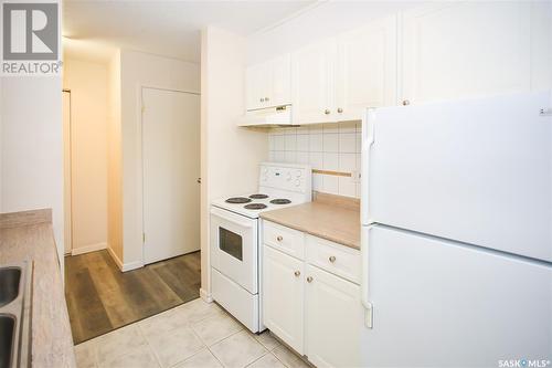 122 5 Columbia Drive, Saskatoon, SK - Indoor Photo Showing Kitchen