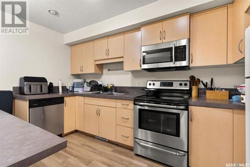 51 5652 Gordon Road, Regina, SK - Indoor Photo Showing Kitchen With Double Sink