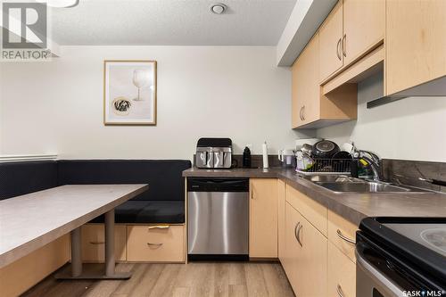 51 5652 Gordon Road, Regina, SK - Indoor Photo Showing Kitchen With Double Sink