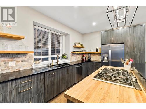 2173 Coldwater Drive, Kamloops, BC - Indoor Photo Showing Kitchen With Double Sink With Upgraded Kitchen