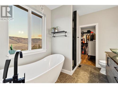 2173 Coldwater Drive, Kamloops, BC - Indoor Photo Showing Bathroom