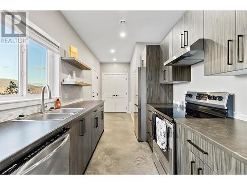 2173 Coldwater Drive, Kamloops, BC - Indoor Photo Showing Kitchen With Double Sink