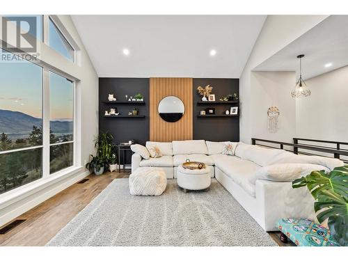 2173 Coldwater Drive, Kamloops, BC - Indoor Photo Showing Living Room