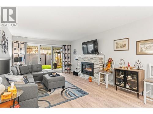 3900 27 Avenue Unit# 24, Vernon, BC - Indoor Photo Showing Living Room With Fireplace