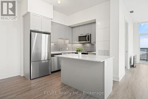 1907 - 385 Winston Road, Grimsby (540 - Grimsby Beach), ON - Indoor Photo Showing Kitchen With Stainless Steel Kitchen With Upgraded Kitchen