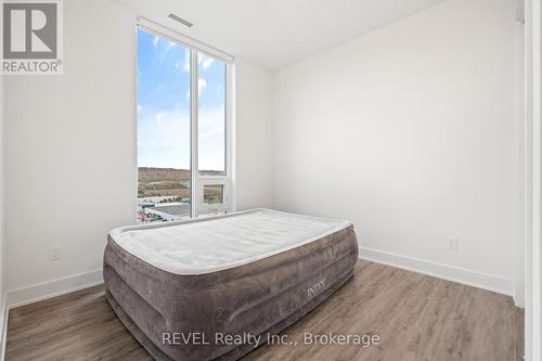 1907 - 385 Winston Road, Grimsby (540 - Grimsby Beach), ON - Indoor Photo Showing Bedroom