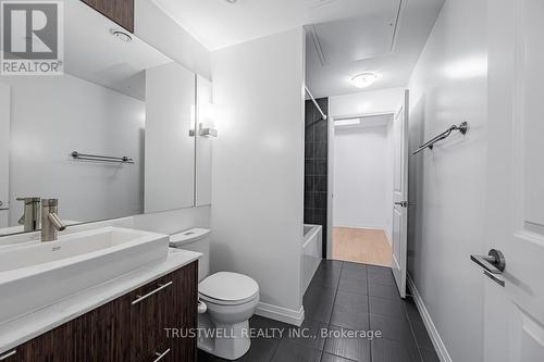 420 - 8 Mercer Street, Toronto, ON - Indoor Photo Showing Bathroom