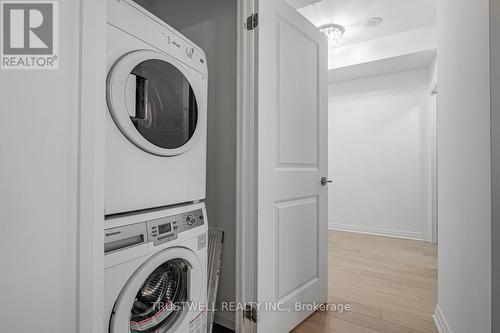 420 - 8 Mercer Street, Toronto, ON - Indoor Photo Showing Laundry Room