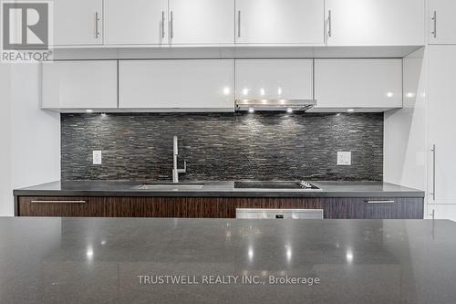 420 - 8 Mercer Street, Toronto, ON - Indoor Photo Showing Kitchen