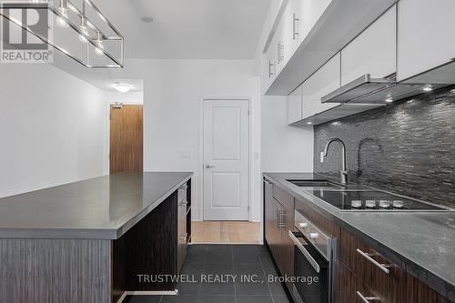 420 - 8 Mercer Street, Toronto, ON - Indoor Photo Showing Kitchen