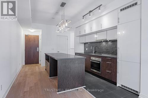 420 - 8 Mercer Street, Toronto, ON - Indoor Photo Showing Kitchen