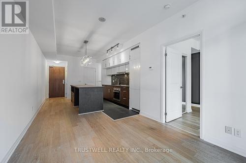 420 - 8 Mercer Street, Toronto, ON - Indoor Photo Showing Kitchen