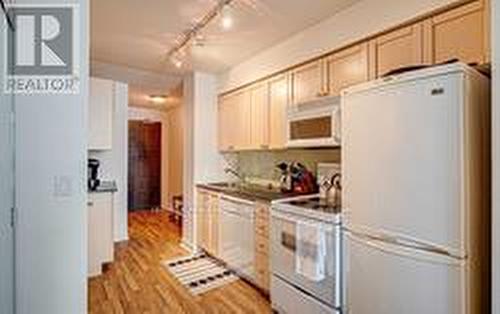 914 - 50 Lynn Williams Street, Toronto, ON - Indoor Photo Showing Kitchen