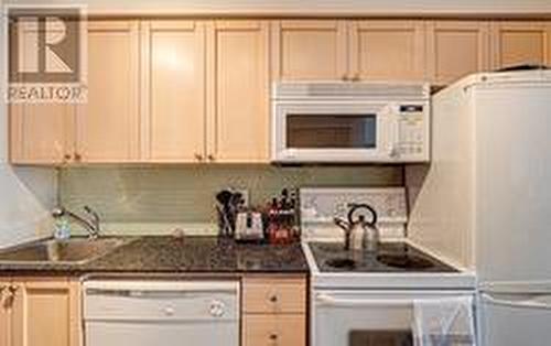 914 - 50 Lynn Williams Street, Toronto, ON - Indoor Photo Showing Kitchen