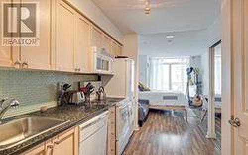 914 - 50 Lynn Williams Street, Toronto, ON - Indoor Photo Showing Kitchen