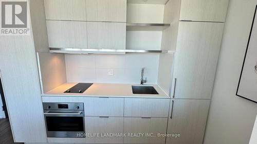 5113 - 197 Yonge Street, Toronto, ON - Indoor Photo Showing Kitchen