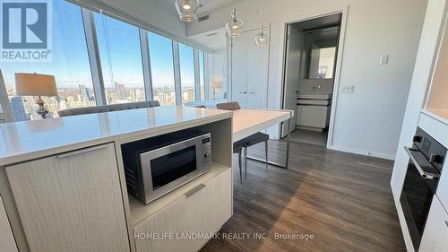 5113 - 197 Yonge Street, Toronto, ON - Indoor Photo Showing Kitchen