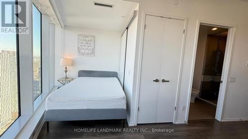 5113 - 197 Yonge Street, Toronto, ON - Indoor Photo Showing Bedroom