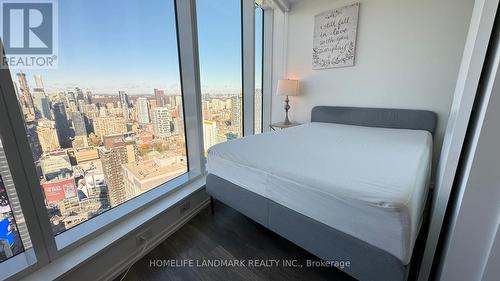 5113 - 197 Yonge Street, Toronto, ON - Indoor Photo Showing Bedroom