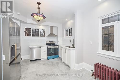 4980 Jepson Street, Niagara Falls (211 - Cherrywood), ON - Indoor Photo Showing Kitchen