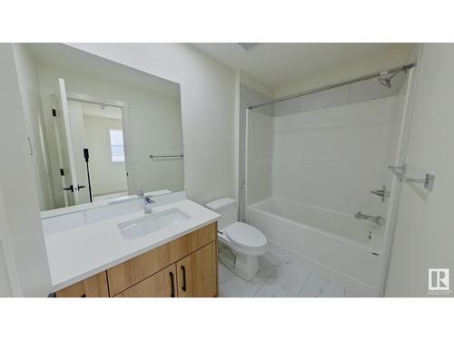 #Main 5715 Hawthorn Cm Sw, Edmonton, AB - Indoor Photo Showing Bathroom