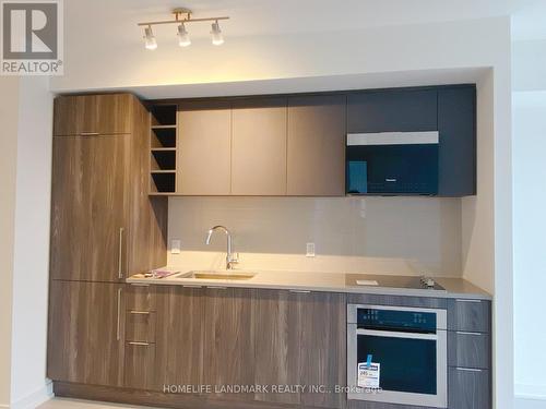 1727 - 2031 Kennedy Road, Toronto, ON - Indoor Photo Showing Kitchen