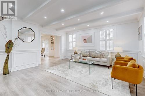 15 Victoria Street, Markham, ON - Indoor Photo Showing Living Room