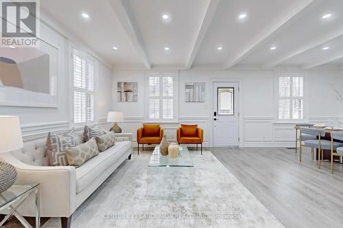 15 Victoria Street, Markham, ON - Indoor Photo Showing Living Room