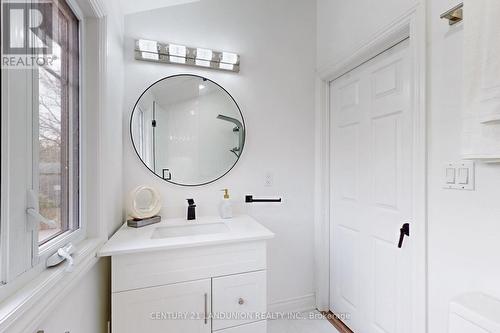 15 Victoria Street, Markham, ON - Indoor Photo Showing Bathroom